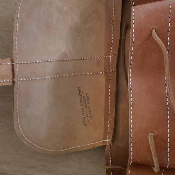 Vintage Camel leather backpack - Picture 3 of 6